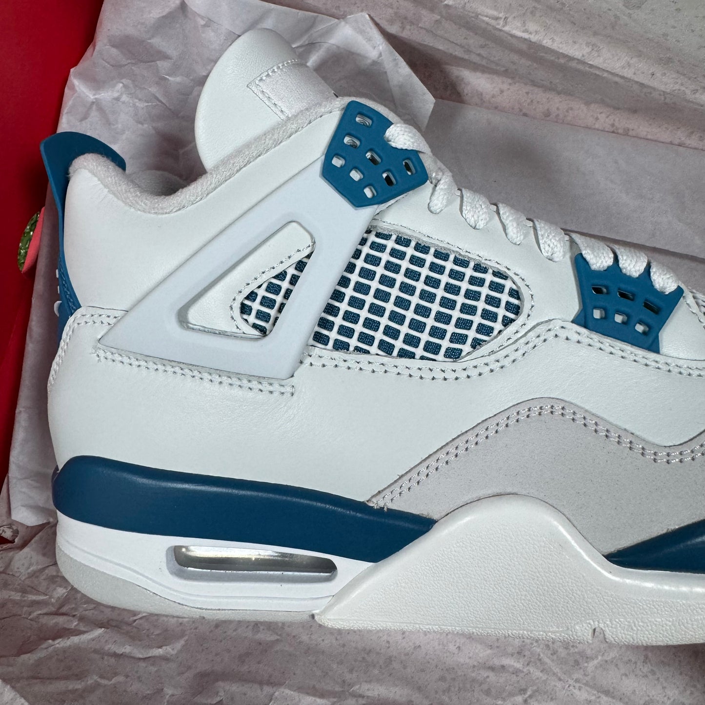 Air Jordan 4 ‘Military Blue’ 2024